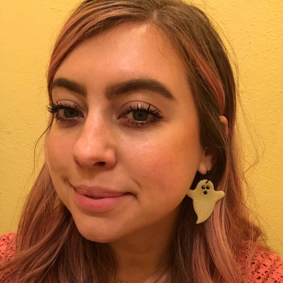 🤩 Meet your Posher, Lori! 🤩 - Picture 8 of 10